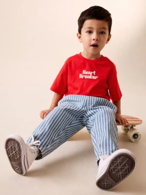 Red Heart Breaker Short Sleeve Small Graphic T-Shirt